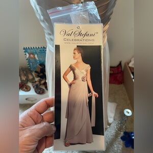 Val Stefani Celebrations Woman’s Formal Gown in Sz 8 NWT in Champagne Color